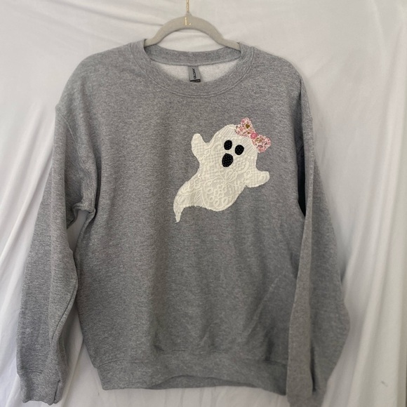 Embroidered  Ghost Sweatshirt/Halloween Ghost Sweatshirt gray Gildan sz med - Picture 1 of 5